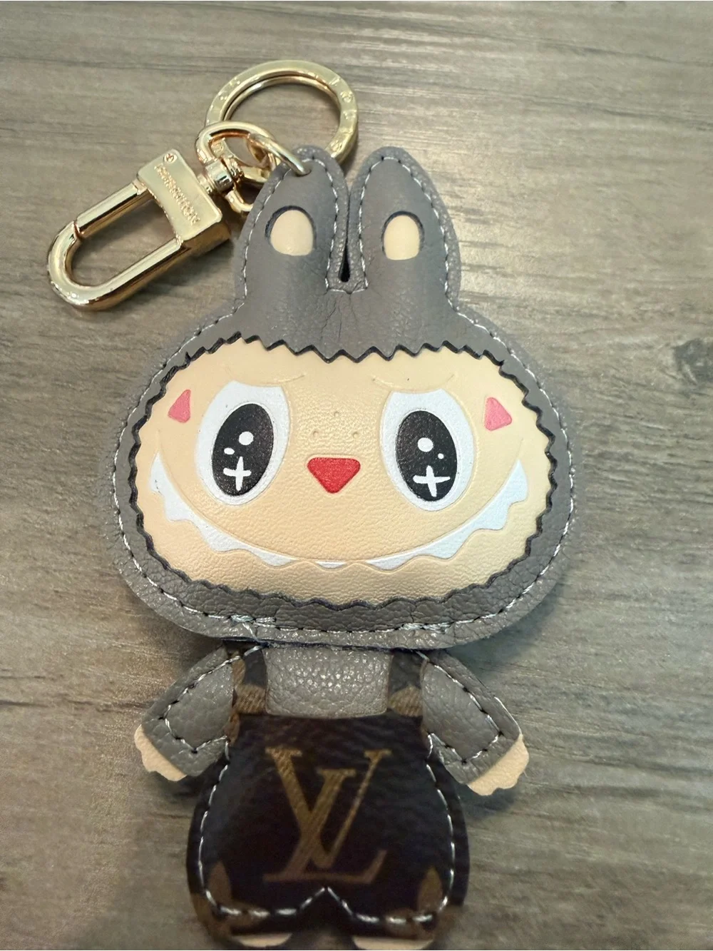 NWOT Source Unknown Gray & Cream Bunny Keychain